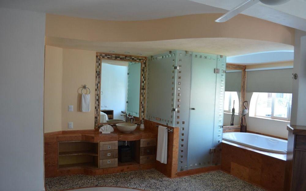 Hotel Andales On The Bay Suites بويرتو فالارتا المظهر الخارجي الصورة