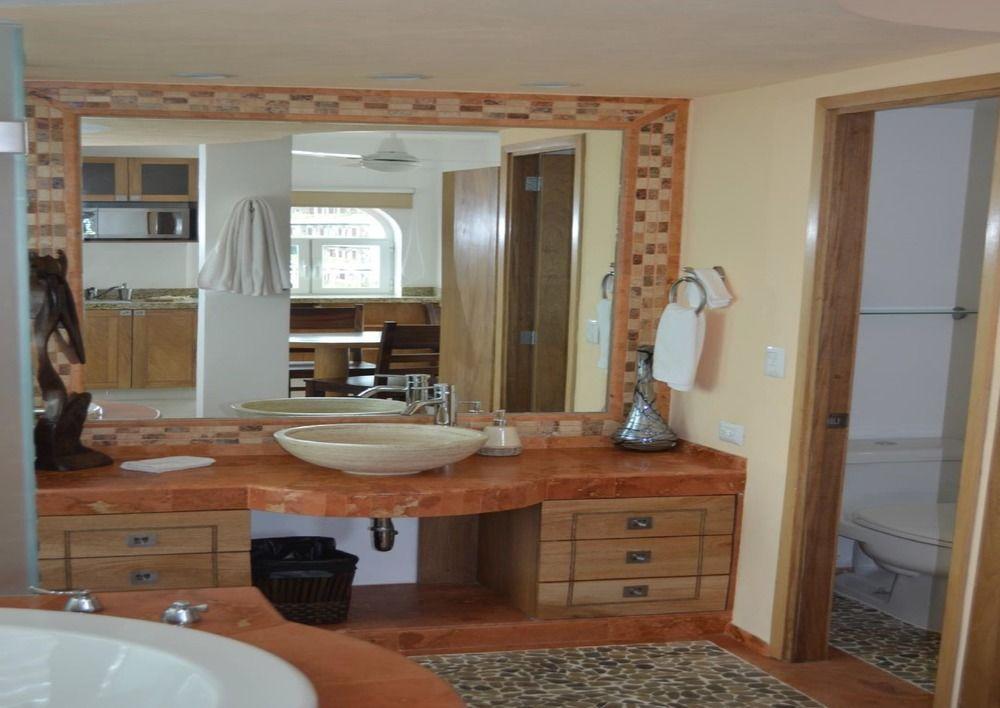 Hotel Andales On The Bay Suites بويرتو فالارتا المظهر الخارجي الصورة
