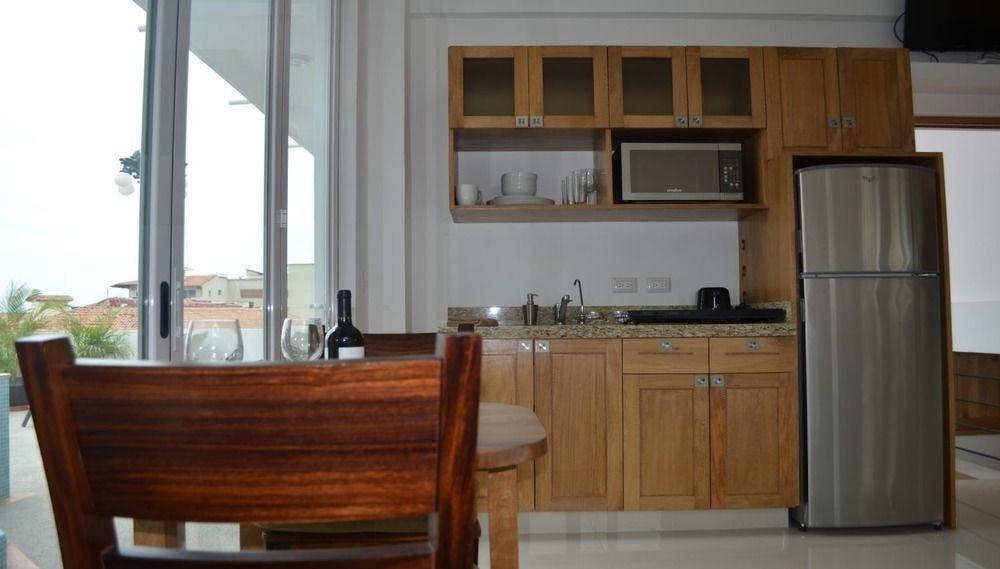 Hotel Andales On The Bay Suites بويرتو فالارتا المظهر الخارجي الصورة