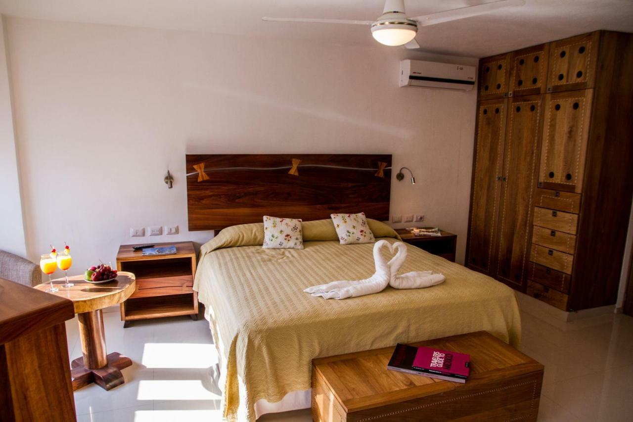 Hotel Andales On The Bay Suites بويرتو فالارتا المظهر الخارجي الصورة