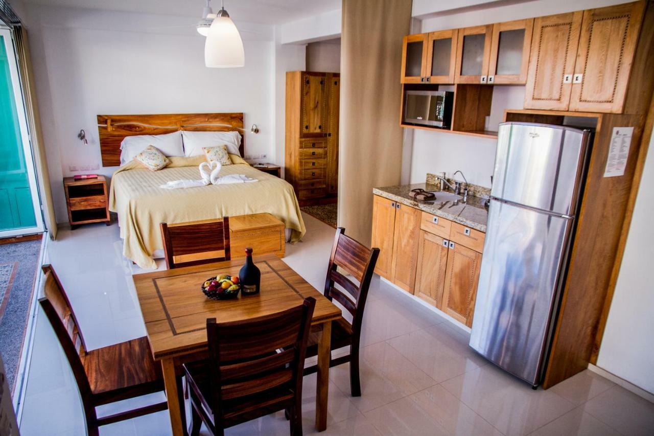 Hotel Andales On The Bay Suites بويرتو فالارتا المظهر الخارجي الصورة