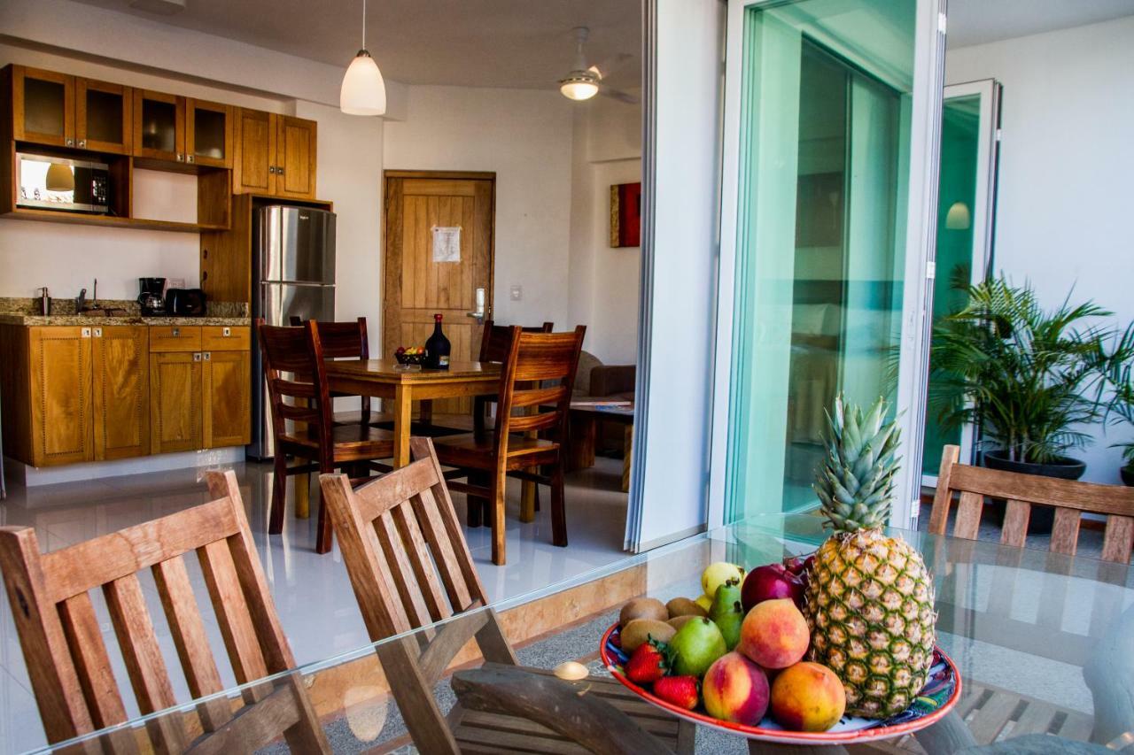 Hotel Andales On The Bay Suites بويرتو فالارتا المظهر الخارجي الصورة