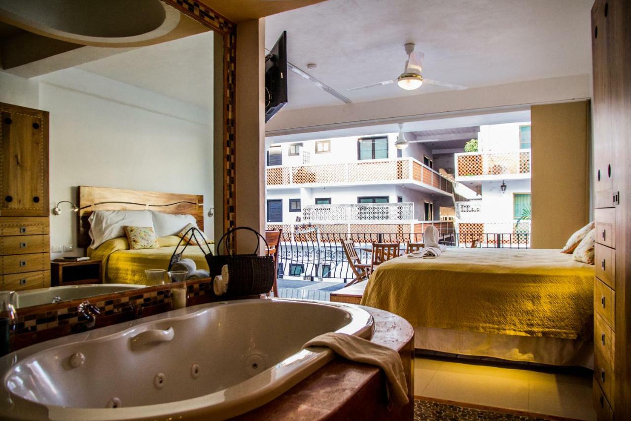 Hotel Andales On The Bay Suites بويرتو فالارتا المظهر الخارجي الصورة